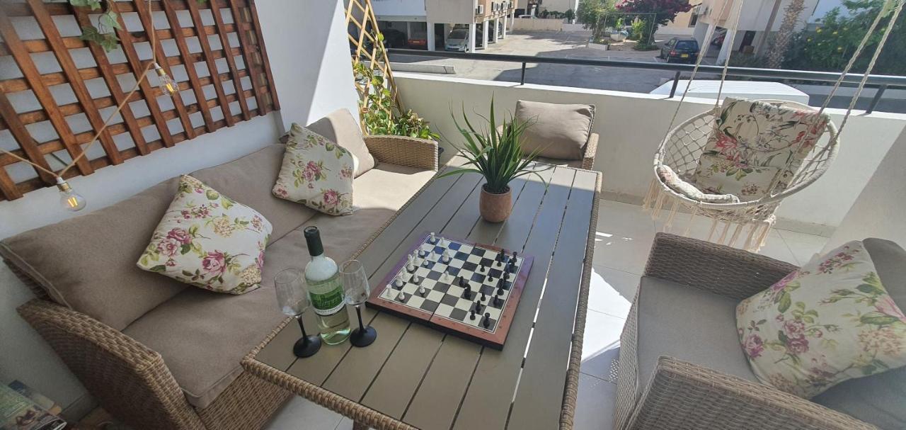 Stefaris "Koutsou Court 105" Apartment Larnaca Ngoại thất bức ảnh