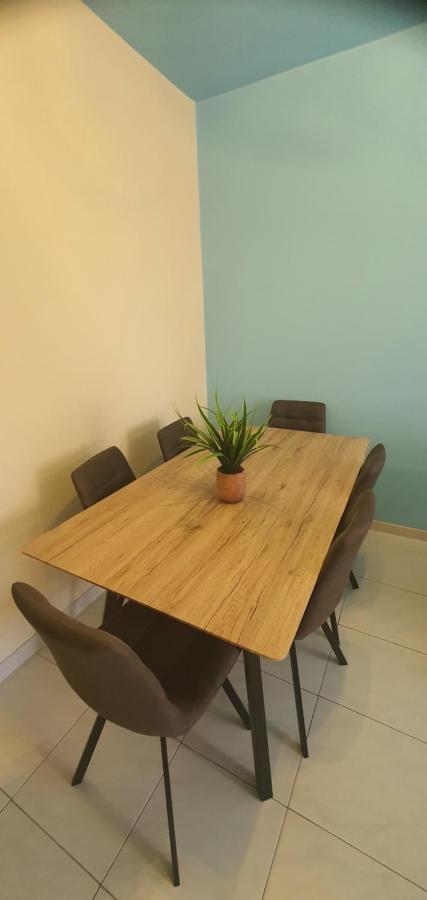 Stefaris "Koutsou Court 105" Apartment Larnaca Ngoại thất bức ảnh