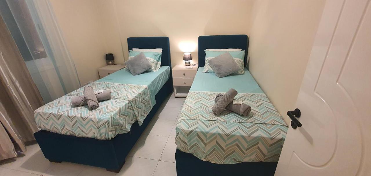 Stefaris "Koutsou Court 105" Apartment Larnaca Ngoại thất bức ảnh
